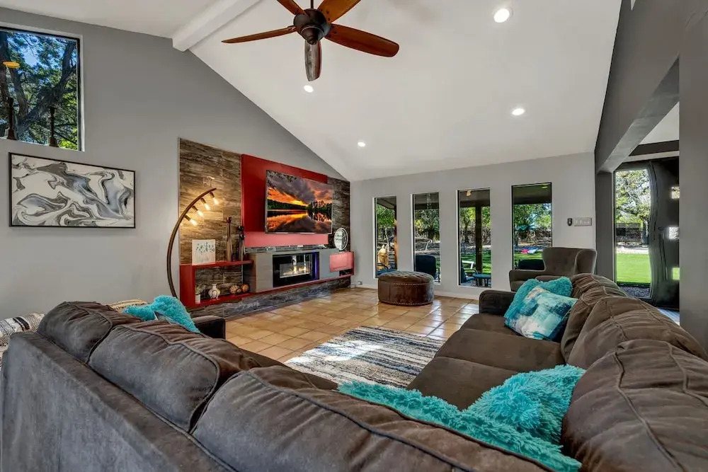 Terracotta Oasis - Wimberley for 30 Guests