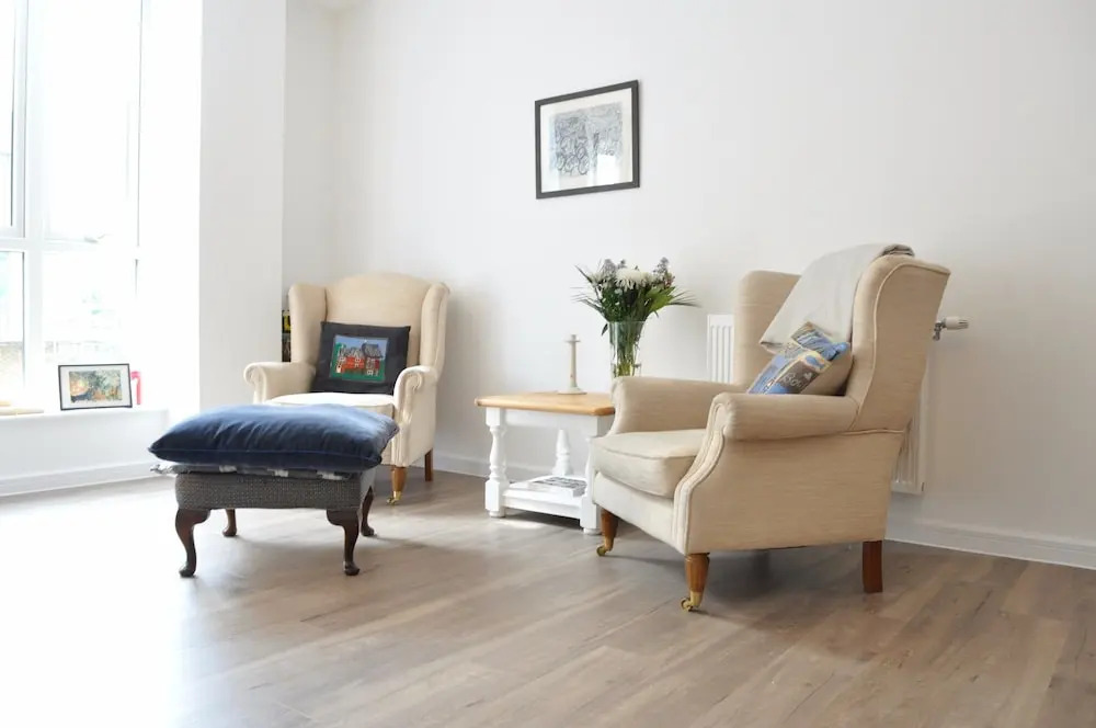 East London 2 Bedroom Flat With Balcony
