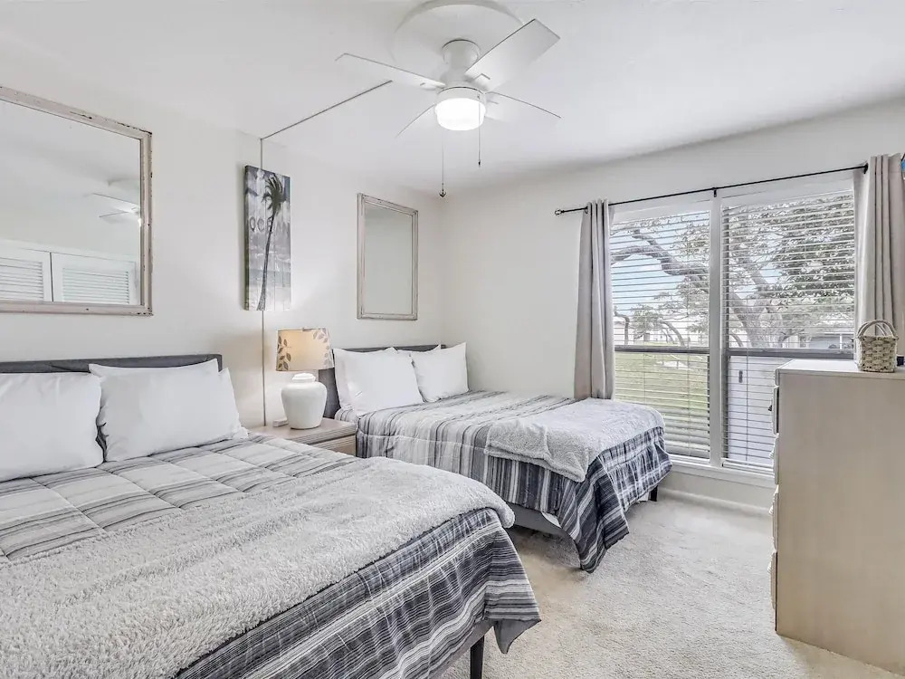 Adventure House Rryc17 2 Bedroom Condo by RedAwning
