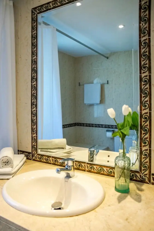 SAT - Contemporary Apartment in Puerto Banus