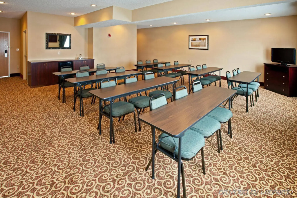Comfort Inn & Suites Sharonville - Cincinnati North