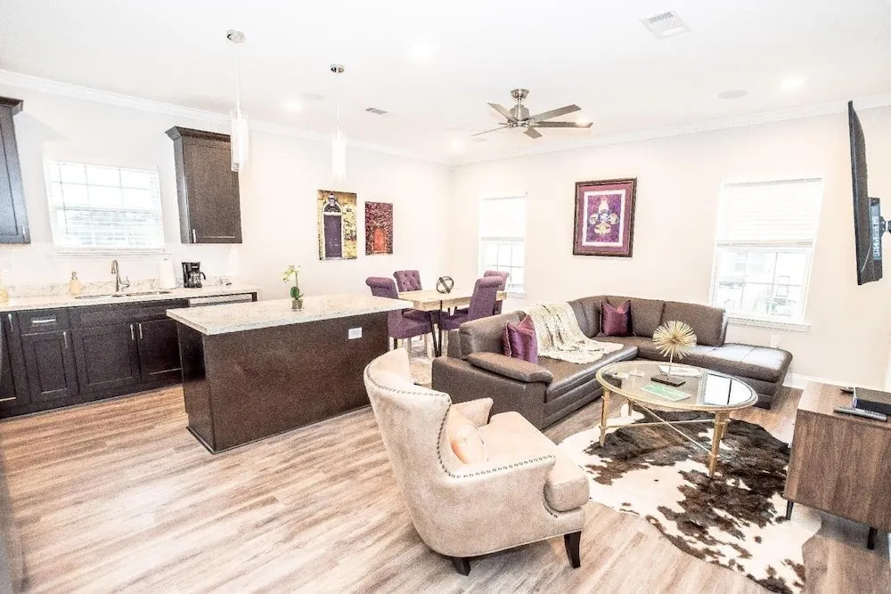 Gorgeous Home Near Streetcar & French Quarter!
