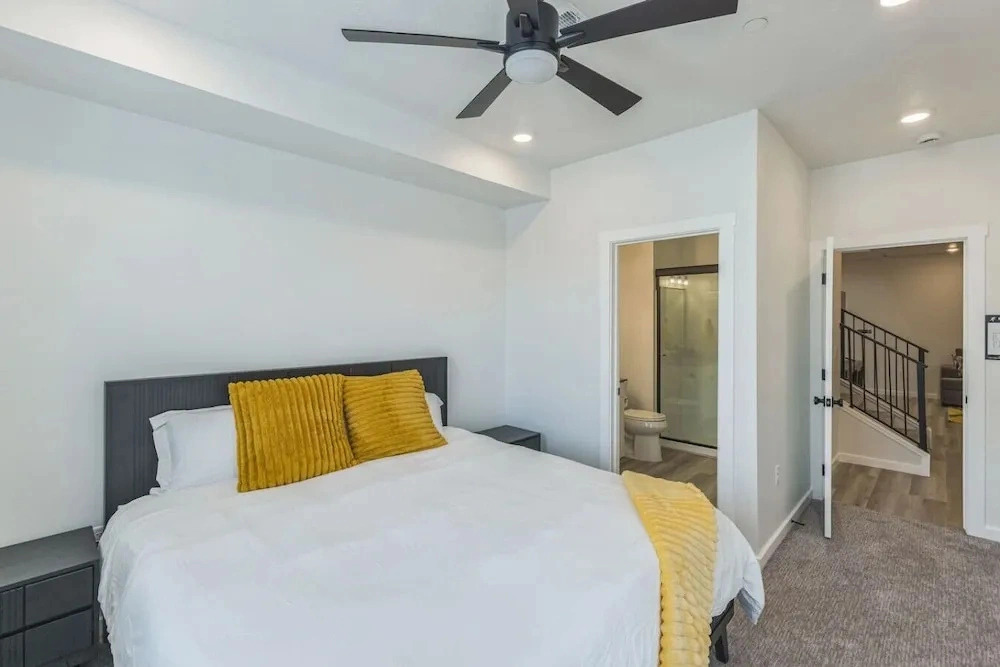 485 Rooftop Hot Tub - Sleeps 24