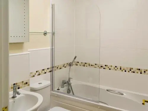 Flat 2 Lonsdale House