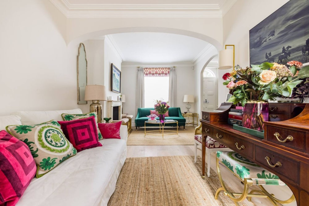 The Impressionist s Fireplace 4 BR Home in Chelsea