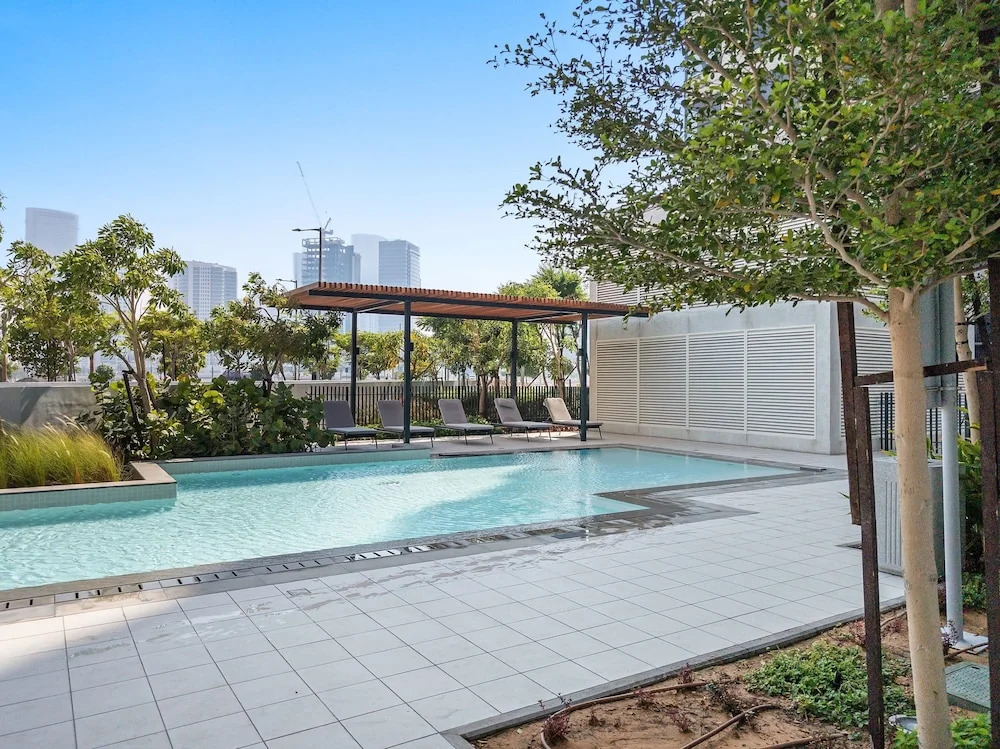 Silkhaus Chic Studio Private Beach Pixel Tower
