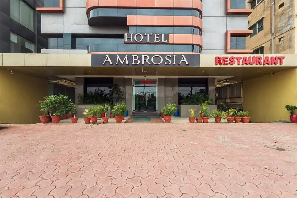 OYO 13414 Hotel Ambrosia