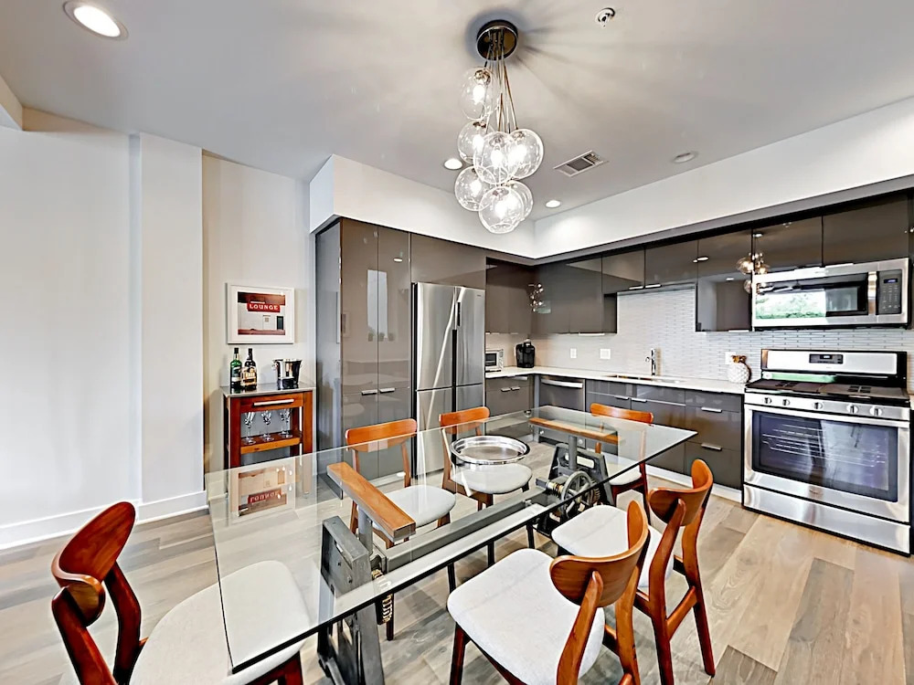 East-Side Urban Retreat Unit 263 - 2 Br Condo