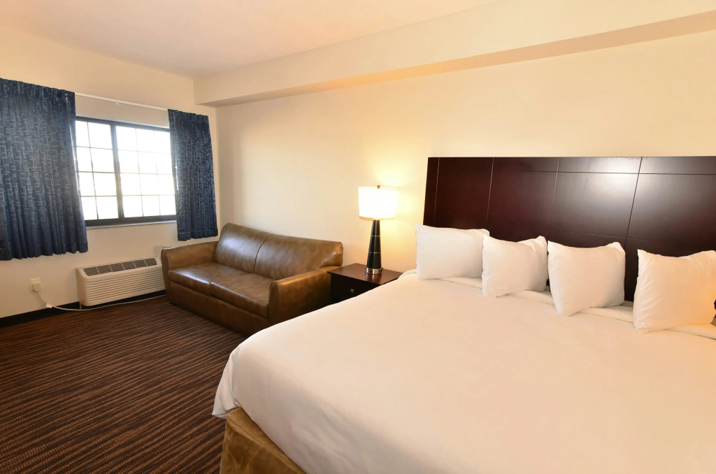 Cobblestone Inn & Suites - Holstein