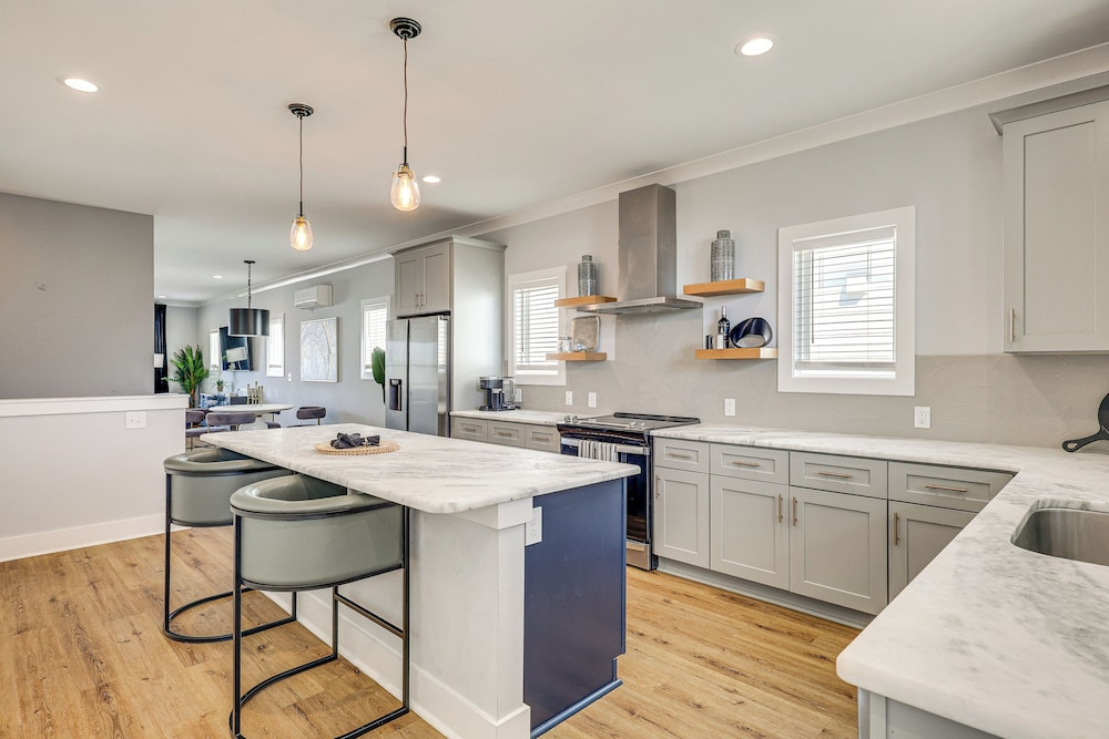 Sun, Surf & Group Fun in Carolina Beach! Luxe Home