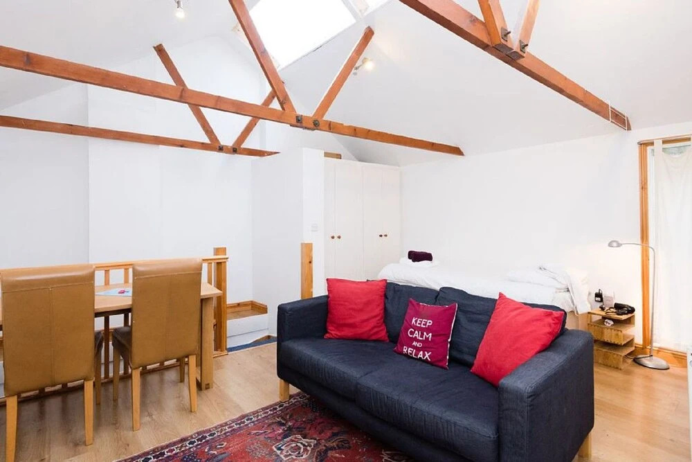 Cosy studio in bustling Grafton Centre