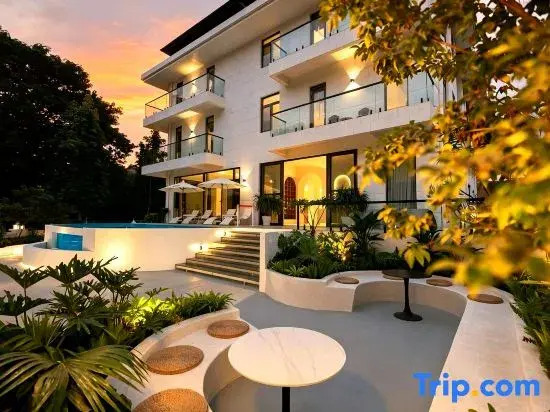 Xishuangbanna Qixuju Yishu Resort Hotel