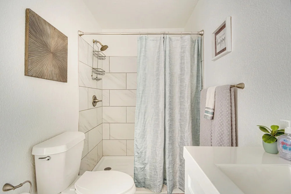 Charming Gulf Coast Cottage - 1 Mile to the Coast!