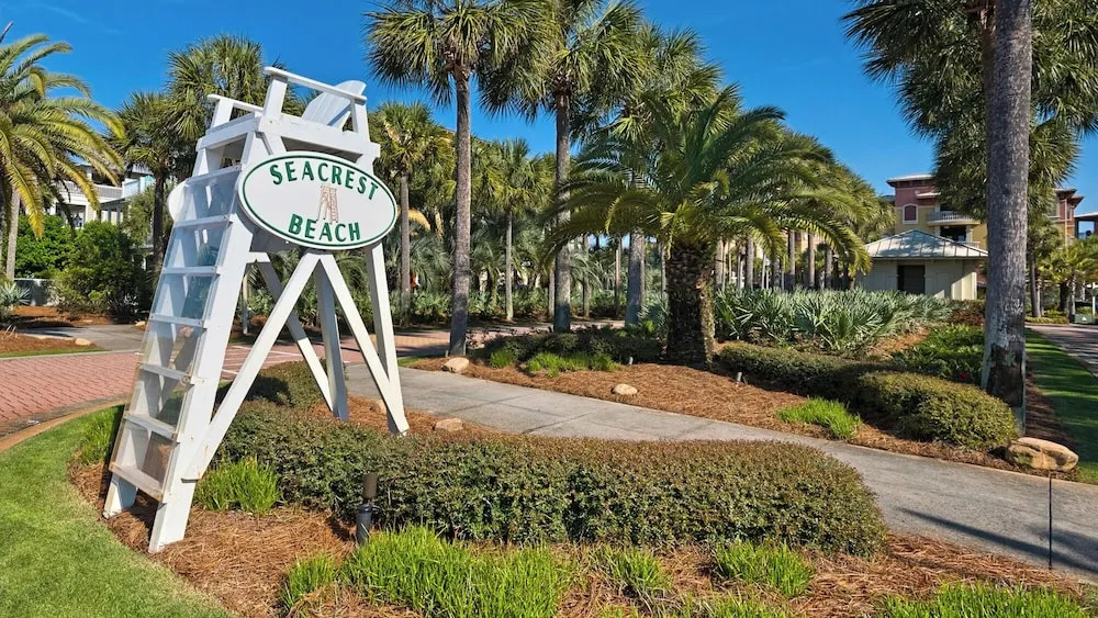 Beachy Chic Home Prime Location Seacrest! 2 Minute Walk to Pool!