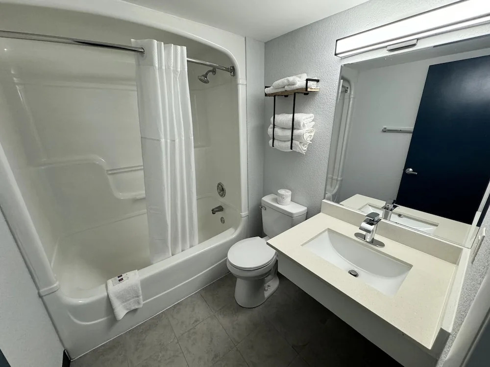 Studio 6 Suites East Syracuse Airport