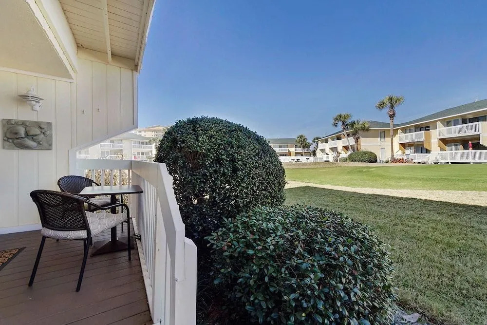 Love Me 1037 - 1 Br Condo
