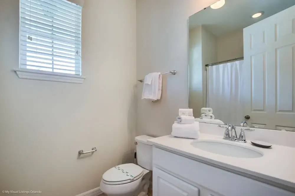 Beautiful 4 Bed With Pool & Spa