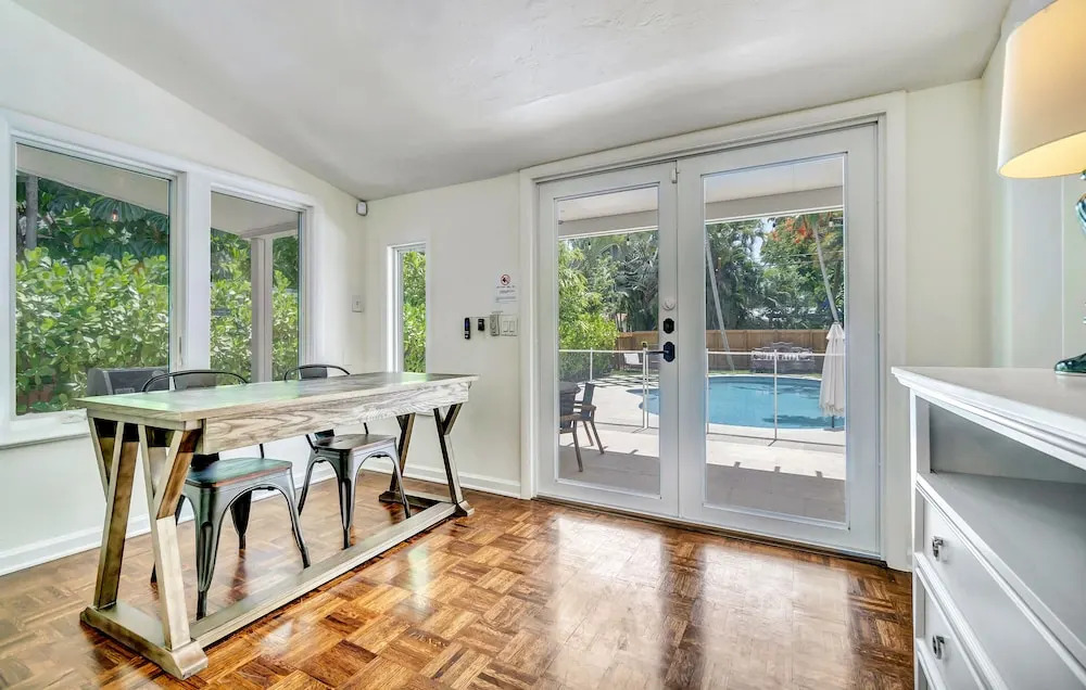 Victoria Park Oasis with Heated Pool and More