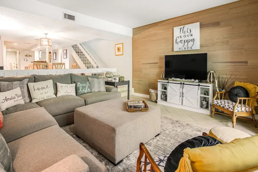 Wonderful Home Close to Everything W/shared Pool, Free Wifi, Central AC