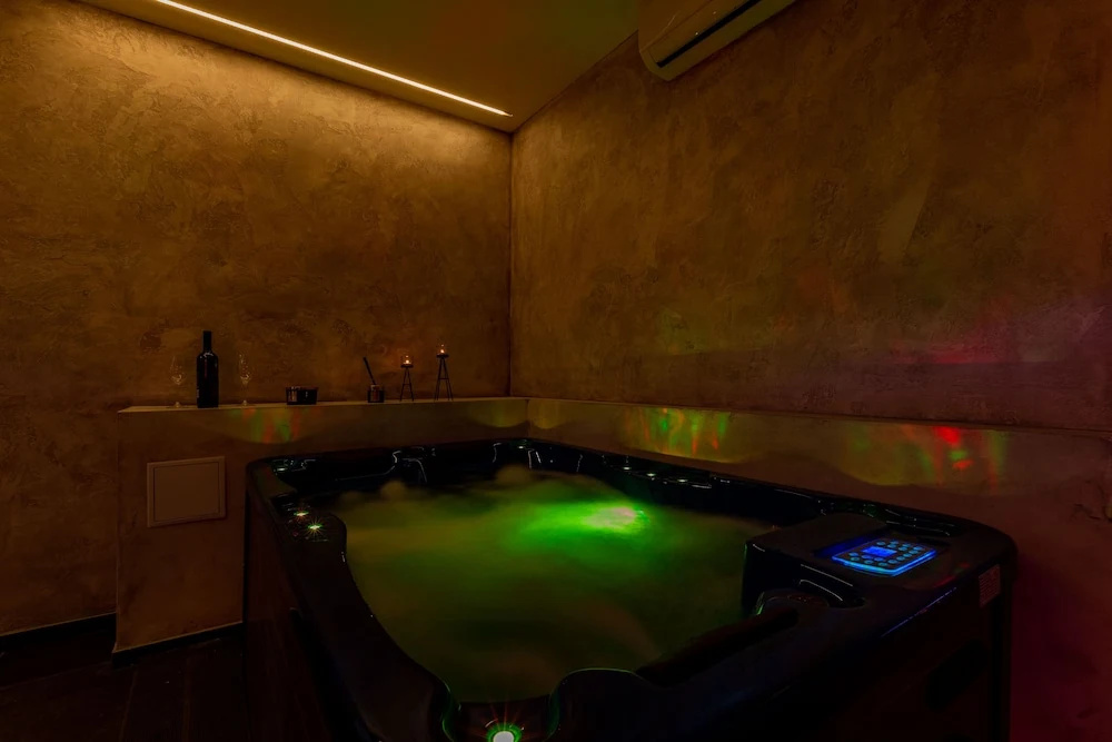 Luxury Hedone Apartment with Private SPA Zone