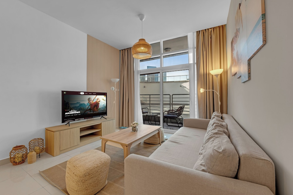 Waves - Charming Apt With Balcony, Minutes From The Beach