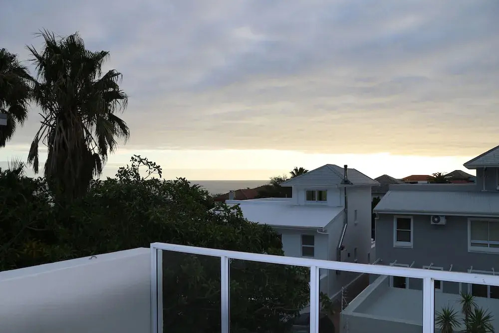 Camps Bay Holiday Home - Walk to the Beach