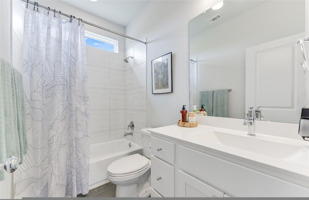 Spacious 2BR Flex Room Home Near Tech Campuses