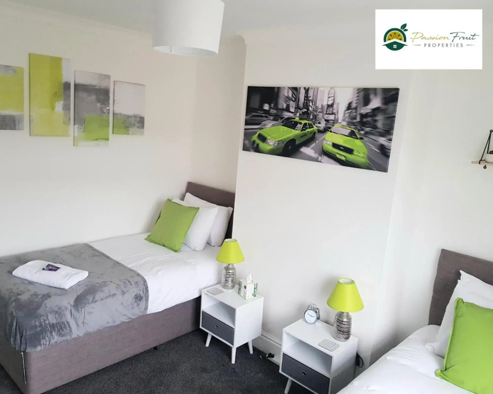 Classy 3-Bedroom MAC House with Garden - Pool Table - Netflix