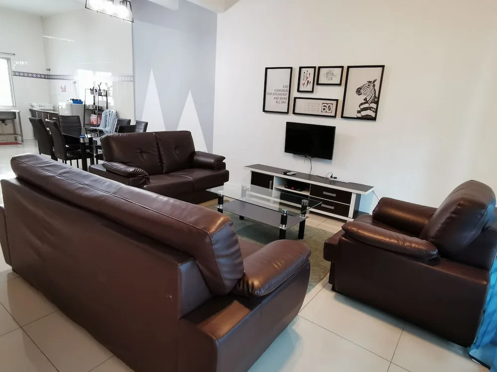 The Woodz Homestay - 2 Storey House