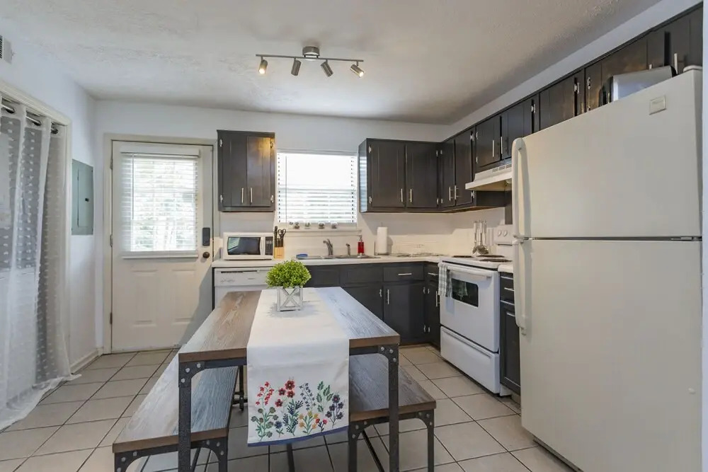 Cozy 2BD Nashville Home Close to Restaurants