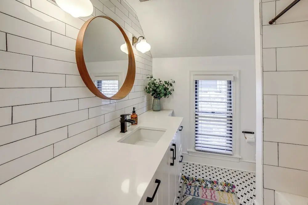 1 Mi to Dtwn Grand Rapids: Chic Condo w/ Balcony!