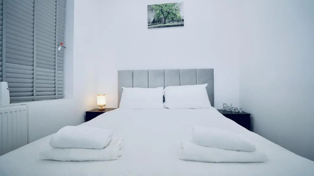 Luxury Apt Close To Ilford Station - Free Parking