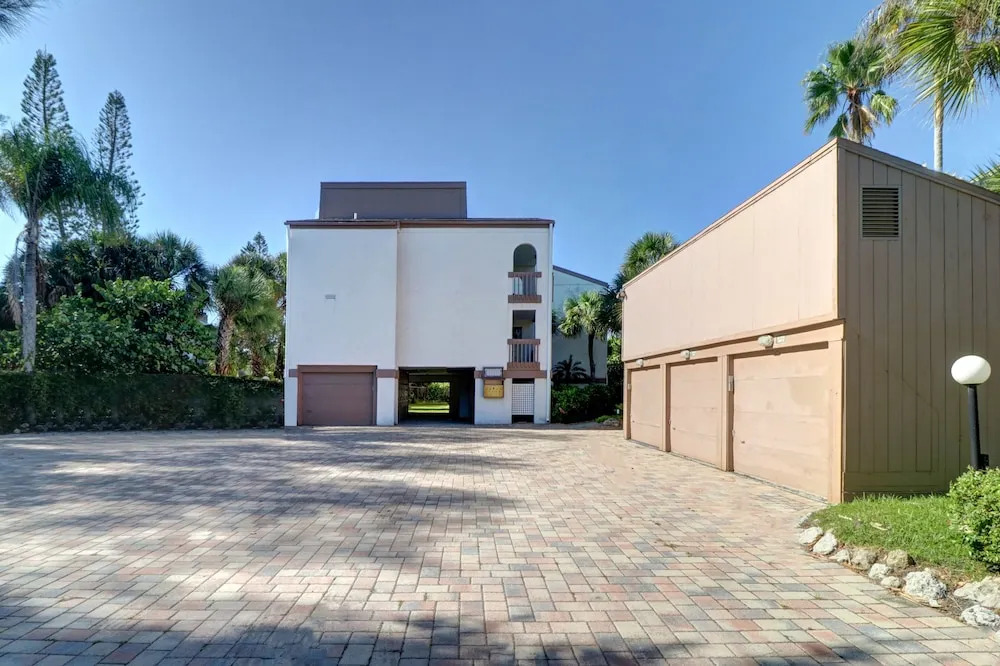 New Listing! Beachfront Gem W/ Wraparound Balcony 3 Bedroom Townhouse
