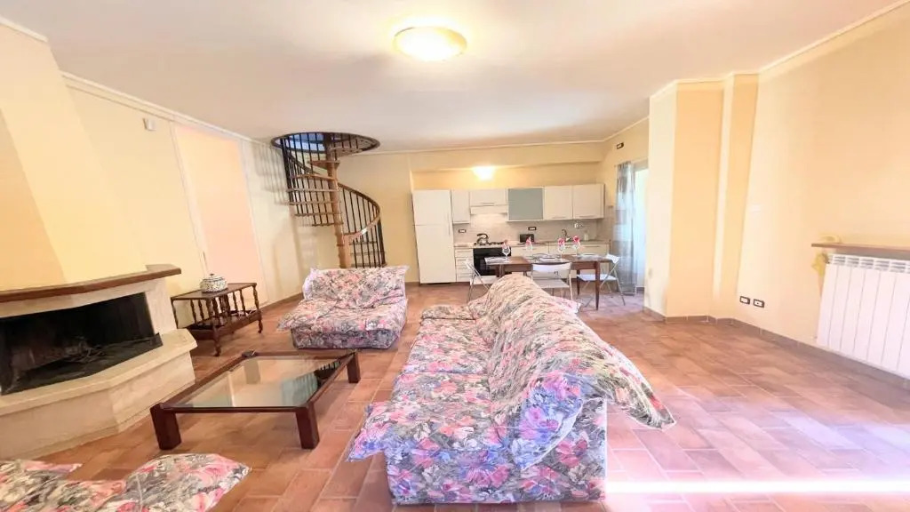 Spoleto Storico Spacious City House - car Unnecessary - Wifi - Sleeps 10