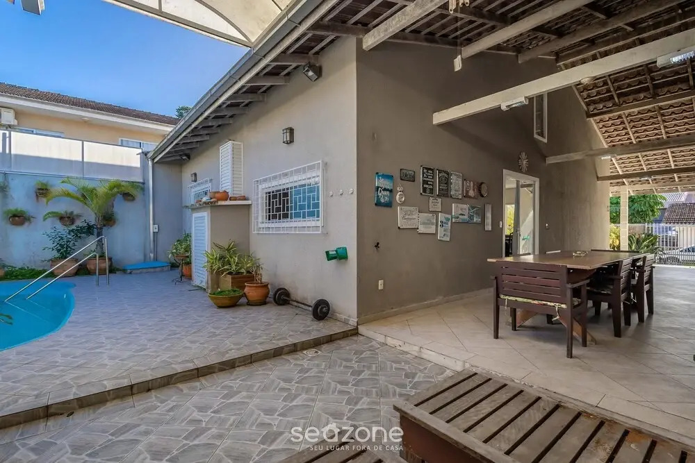 2BR House w/ Pool & BBQ in Penha Tzs210
