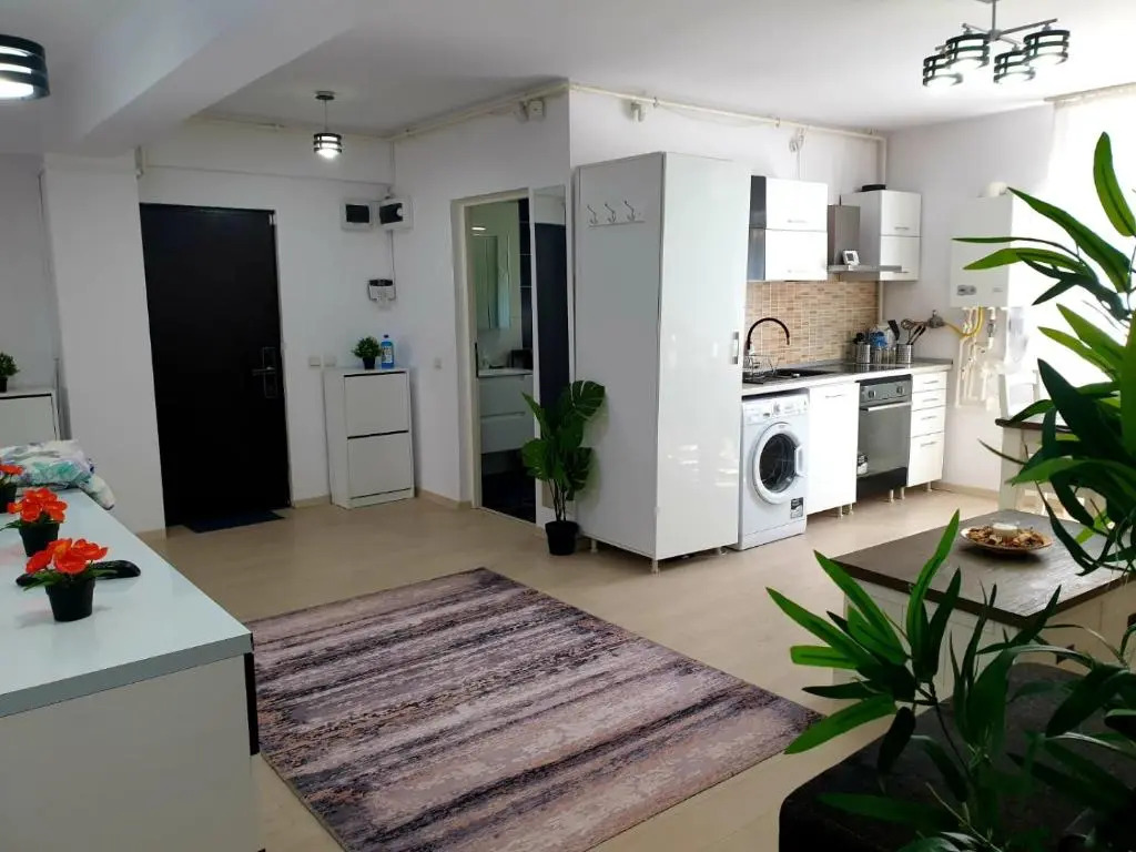 Apartament Mamaia Nord 3 camere la 30m de plaja cu terasa si curte