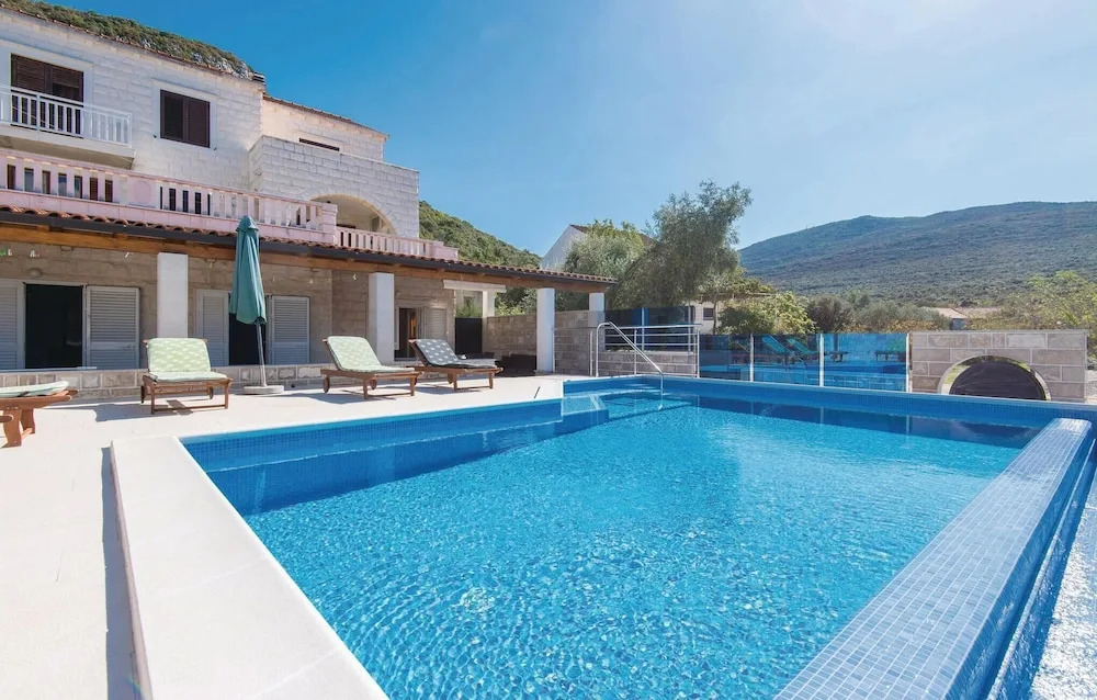 Awesome Home in Luka Dubrava With Wifi and 3 Bedrooms