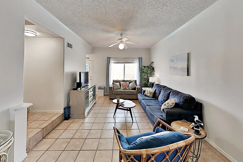 Charming At The Dolphins W/ Pool & Hot Tub 2 Bedroom Condo