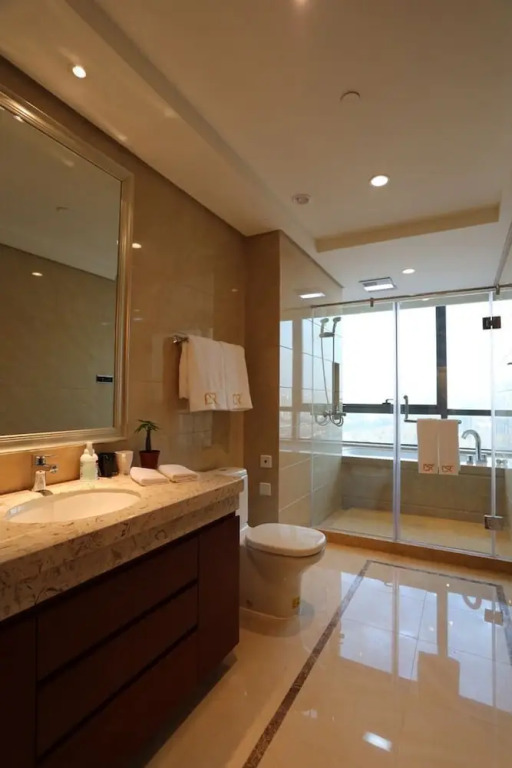 Han Luxury Holiday Hotel (Nanjing Greentown Crystal Blue Bay Baijiahu Subway Station Branch)