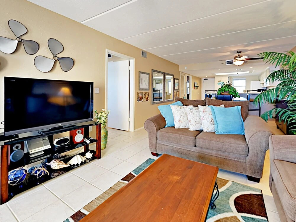 4400 Gulf Blvd Condo Unit 408