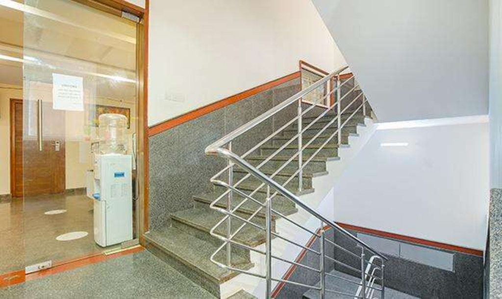 Fabhotel Royal Inn I