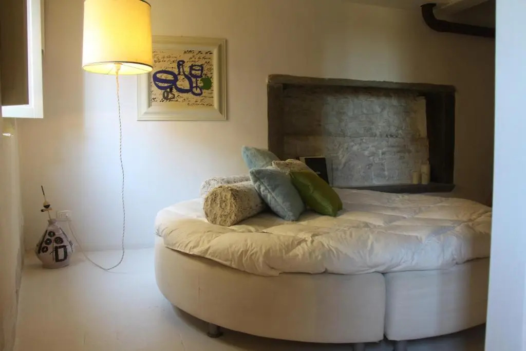ART SUITE GALLERY - Tuscany - medieval town close to Florence, Pisa, Lucca, Chianti Zone, Versilia