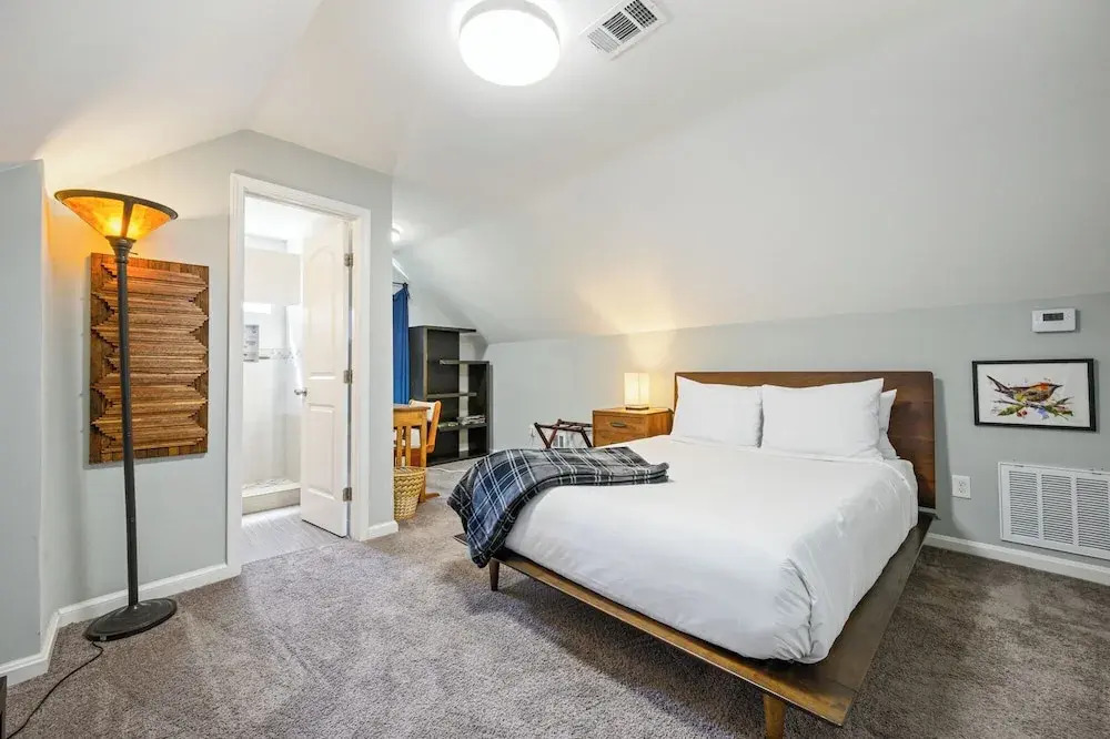 Plan A Trip To Georgia Aquarium In This Comfy 3BR