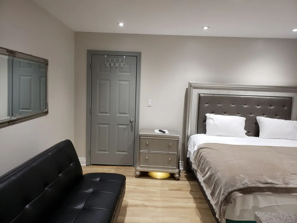 Toronto Rooms and Suites