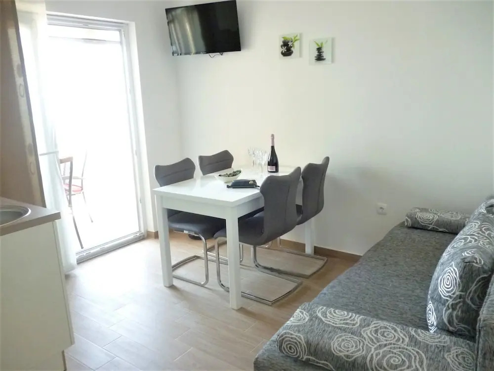 Apartments Jadranka-with the Seaview
