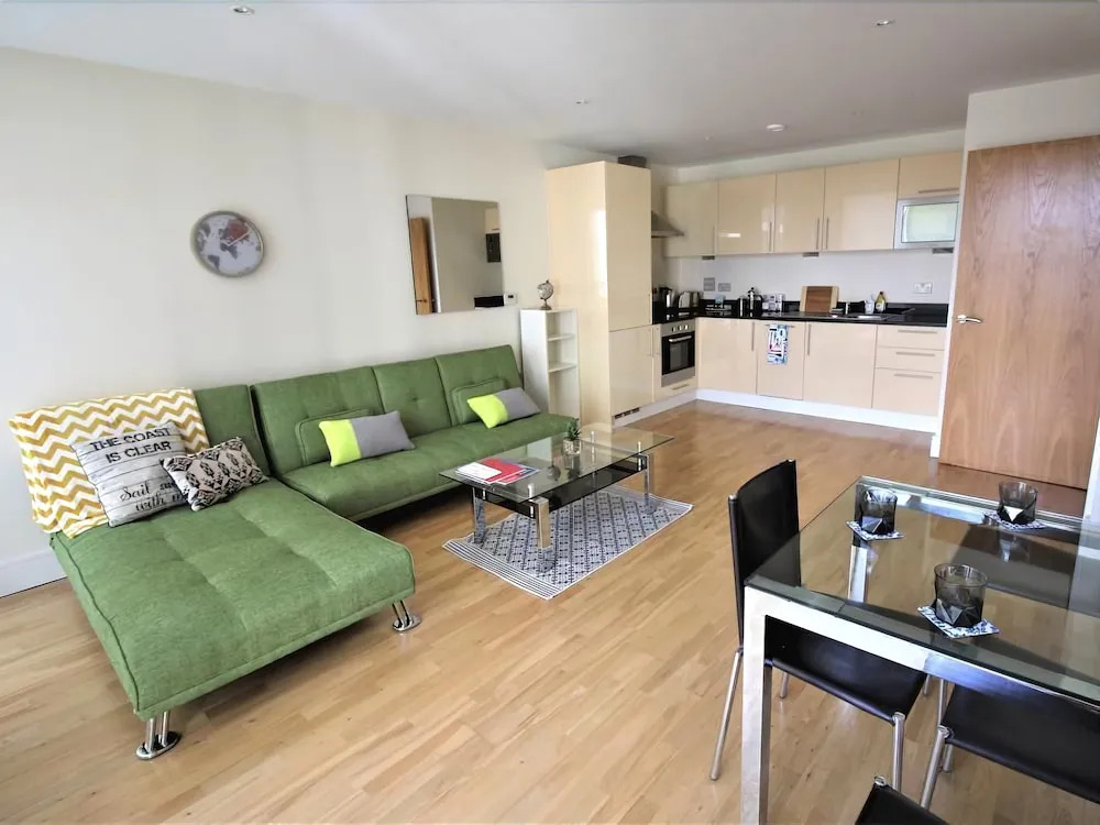 Extravagant Court Apartment