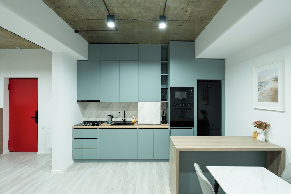 Bright 1BR apartment in Avlabari
