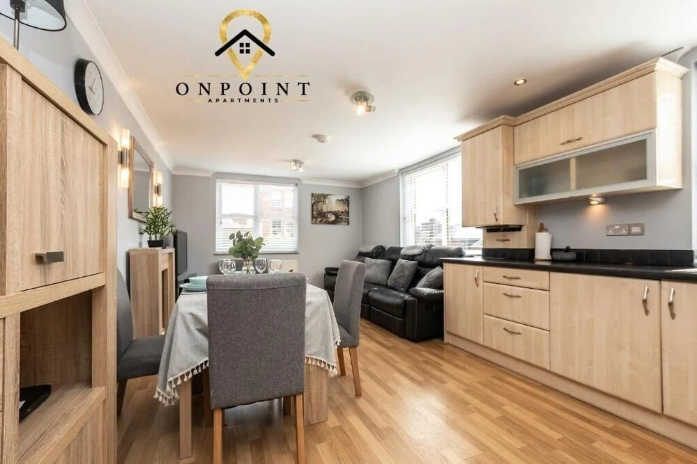 FANTASTIC Duplex 2 Bed Apt-PARKING