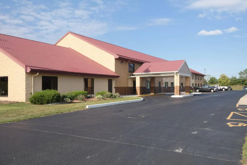 Super 8 by Wyndham Sturtevant Racine