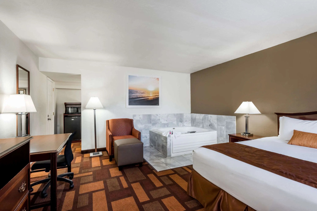 Days Inn & Suites by Wyndham Lodi